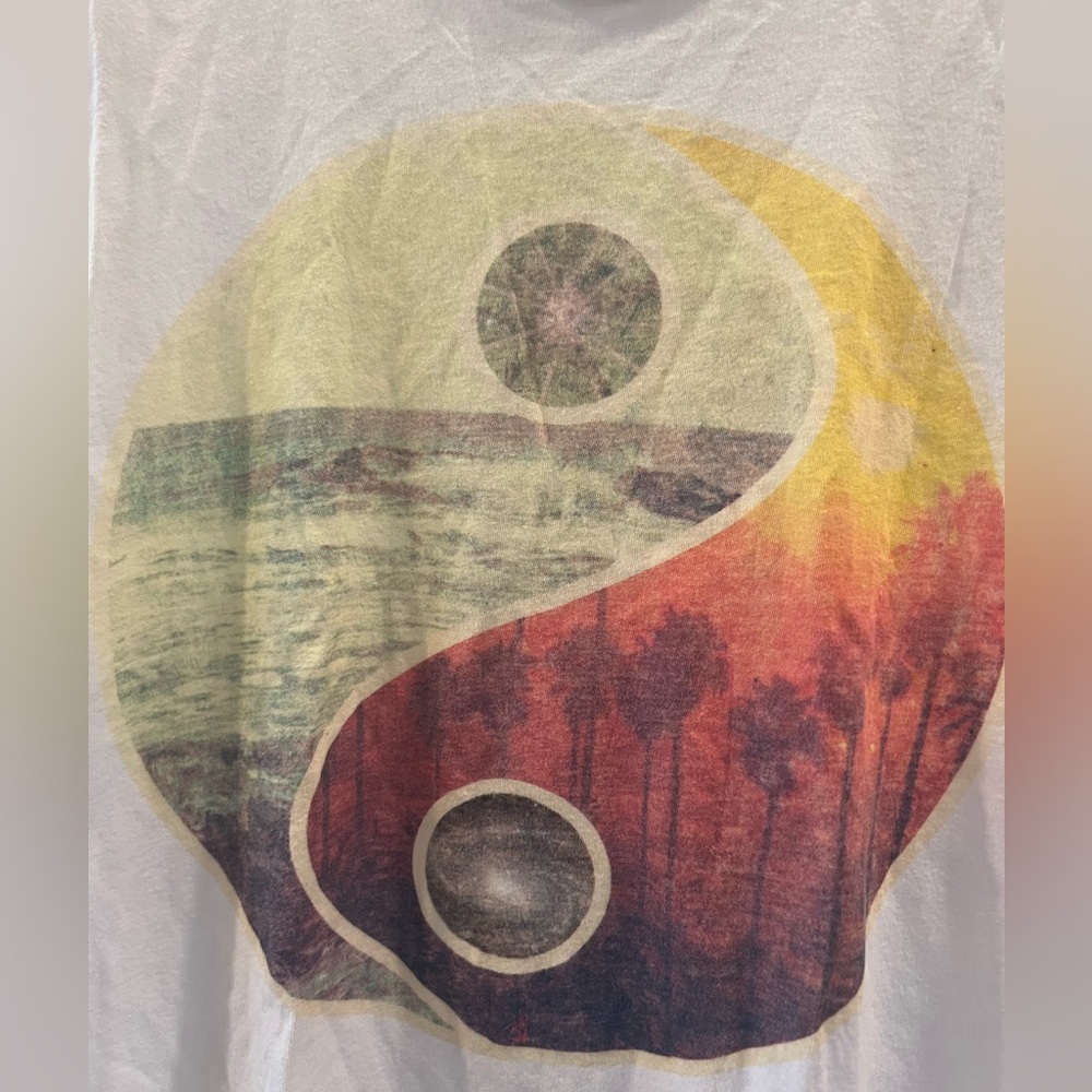 Brandy Melville (no tags) Sleeveless Top With Sunset Ying Yang Wide Arm Holes - Picture 3 of 8